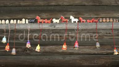 <strong>传统节日</strong>色彩鲜艳的俄罗斯木制玩具